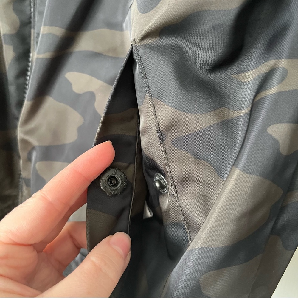 NWOT Women's Blanc Noir Reversible Bomber Jacket in Black & Camo size XS - Picture 10 of 11